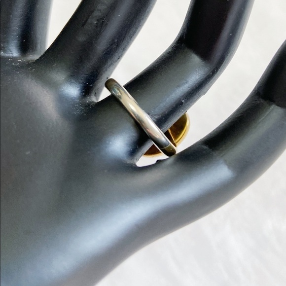 Vintage Adjustable Ring with Green Stone - Picture 3 of 4